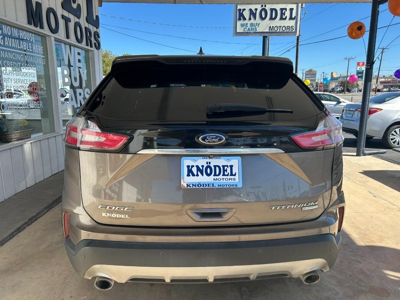 Ford Edge Vehicle Full-screen Gallery Image 03