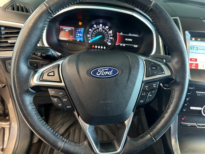 Ford Edge Vehicle Full-screen Gallery Image 12