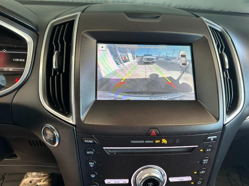 Ford Edge Vehicle Full-screen Gallery Image 13