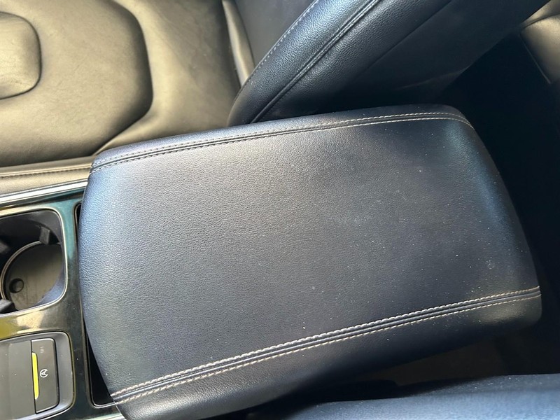 Ford Edge Vehicle Full-screen Gallery Image 16