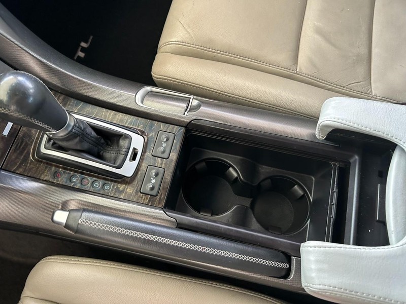 Acura TL Vehicle Full-screen Gallery Image 11