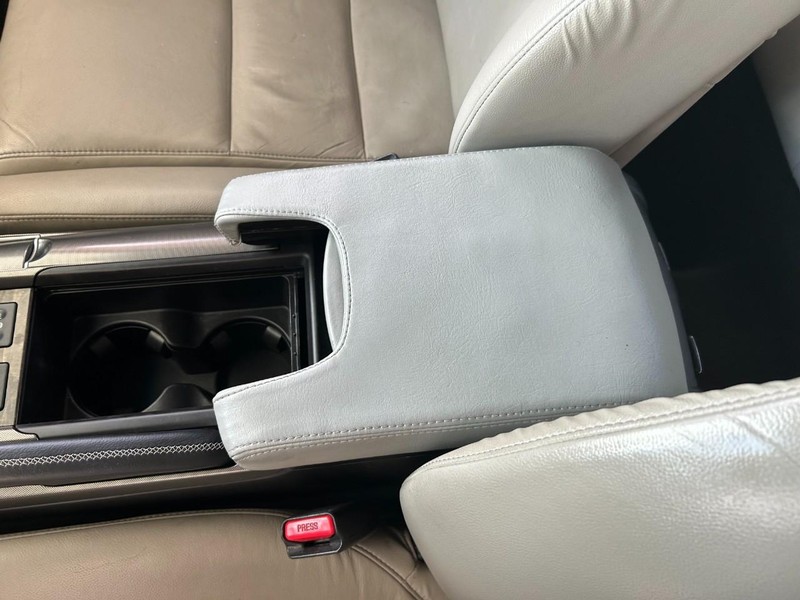 Acura TL Vehicle Full-screen Gallery Image 12