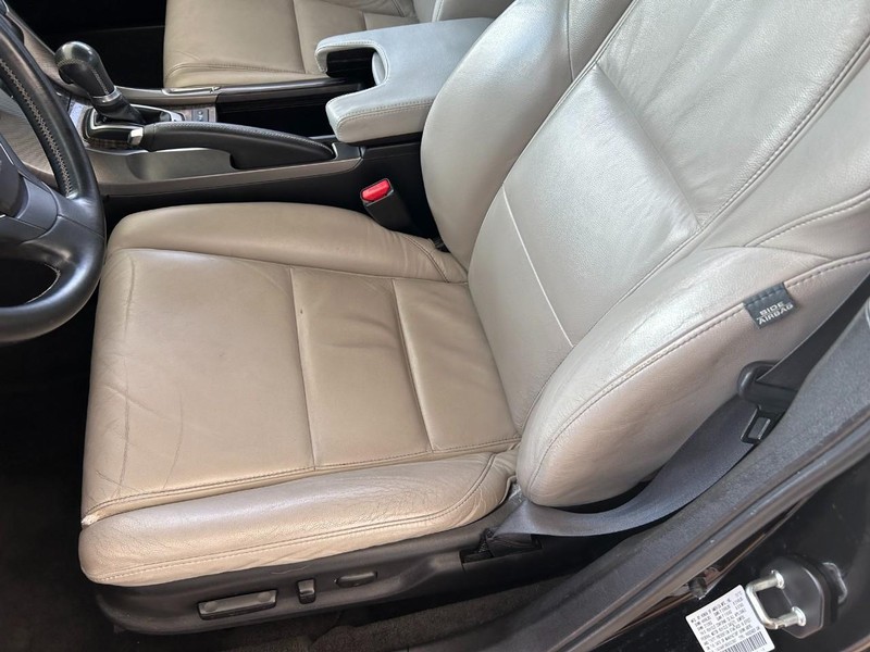 Acura TL Vehicle Full-screen Gallery Image 13