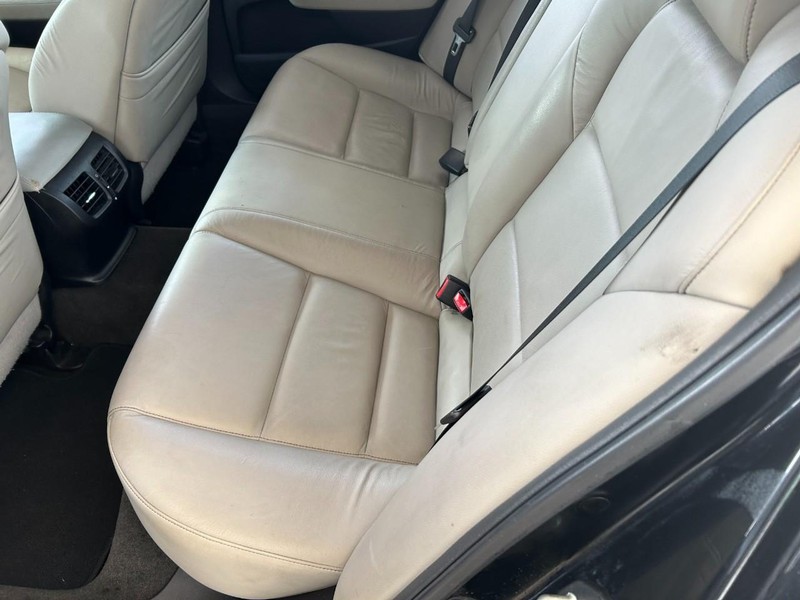 Acura TL Vehicle Full-screen Gallery Image 16
