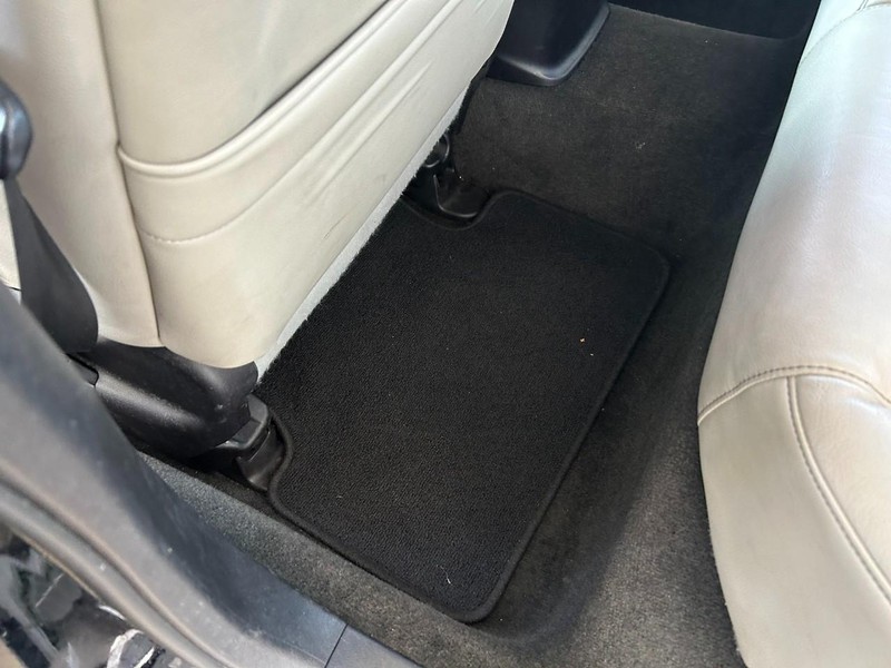 Acura TL Vehicle Full-screen Gallery Image 17