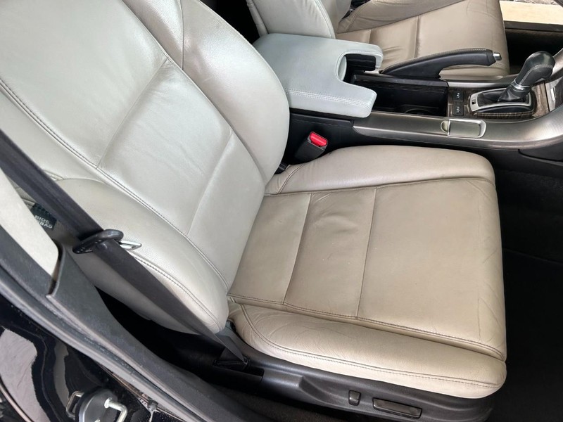 Acura TL Vehicle Full-screen Gallery Image 20