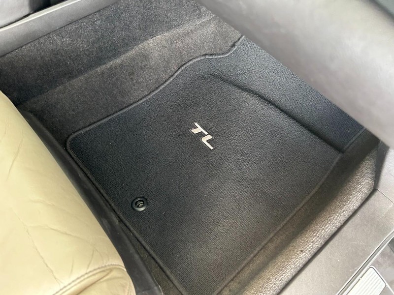 Acura TL Vehicle Full-screen Gallery Image 21