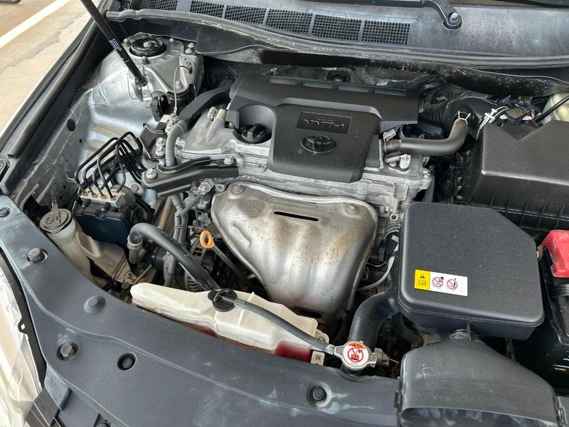 Toyota Camry Vehicle Full-screen Gallery Image 08