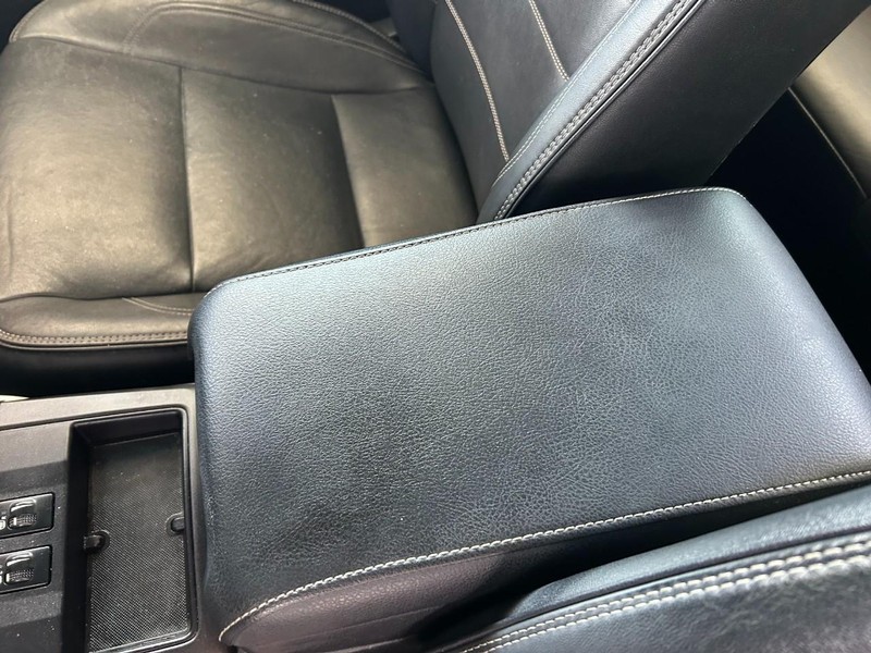 Toyota Camry Vehicle Full-screen Gallery Image 17