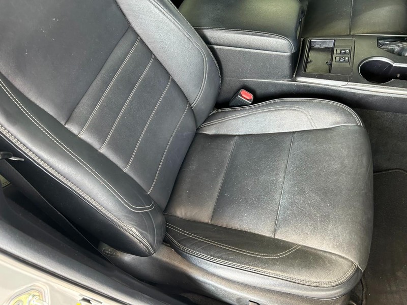 Toyota Camry Vehicle Full-screen Gallery Image 25