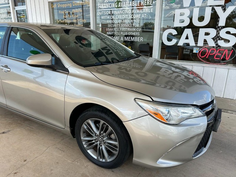 Toyota Camry Vehicle Full-screen Gallery Image 04