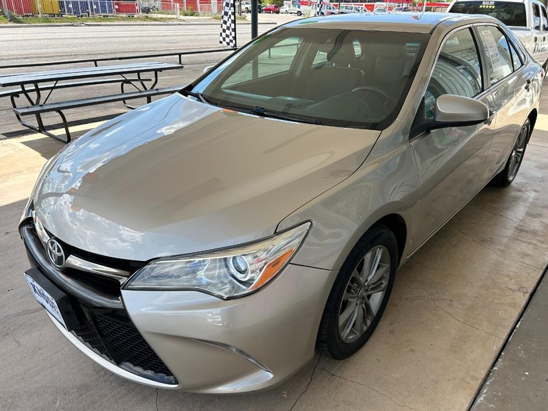 Toyota Camry Vehicle Full-screen Gallery Image 05