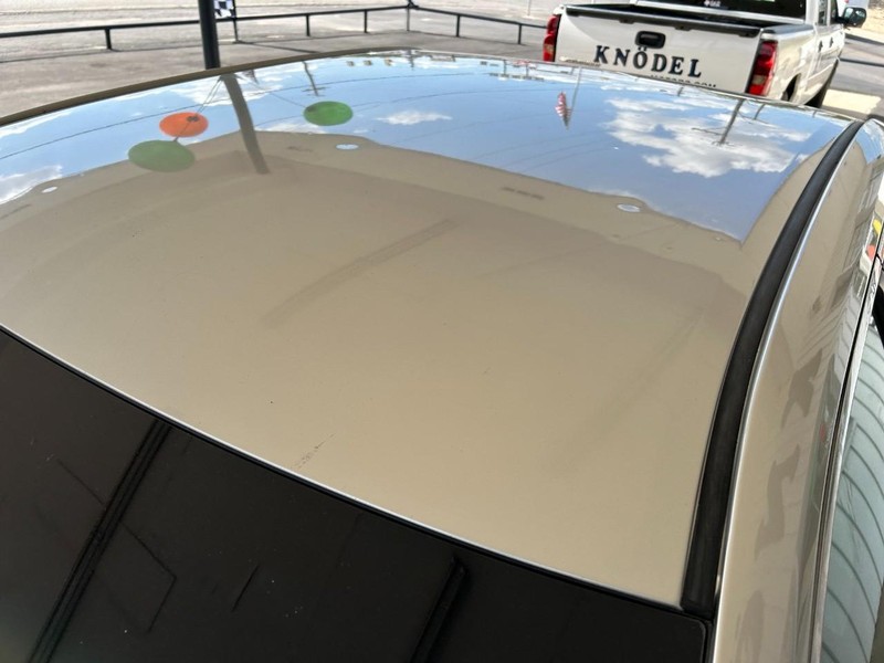 Toyota Camry Vehicle Full-screen Gallery Image 08