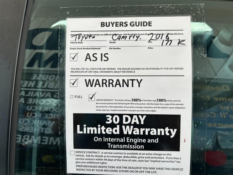 Toyota Camry Vehicle Full-screen Gallery Image 09