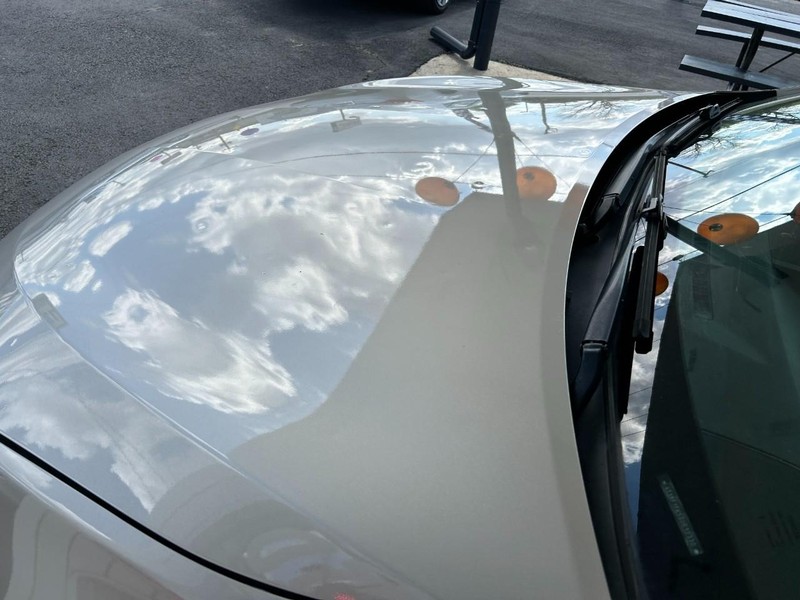 Toyota Camry Vehicle Full-screen Gallery Image 10