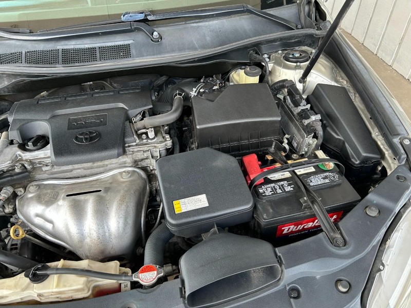 Toyota Camry Vehicle Full-screen Gallery Image 11