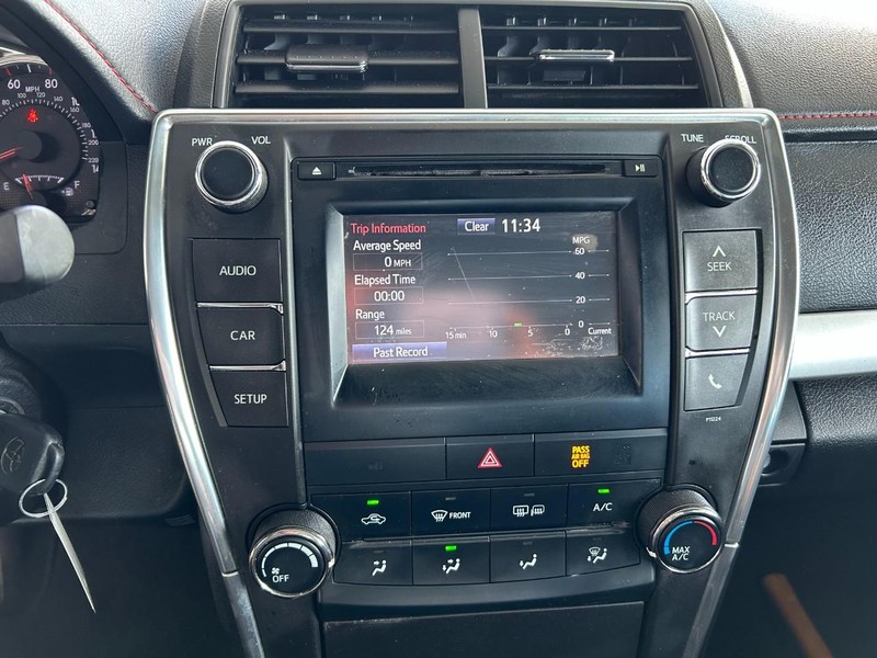 Toyota Camry Vehicle Full-screen Gallery Image 15