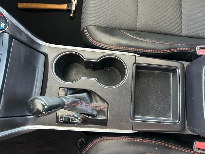 Toyota Camry Vehicle Full-screen Gallery Image 16