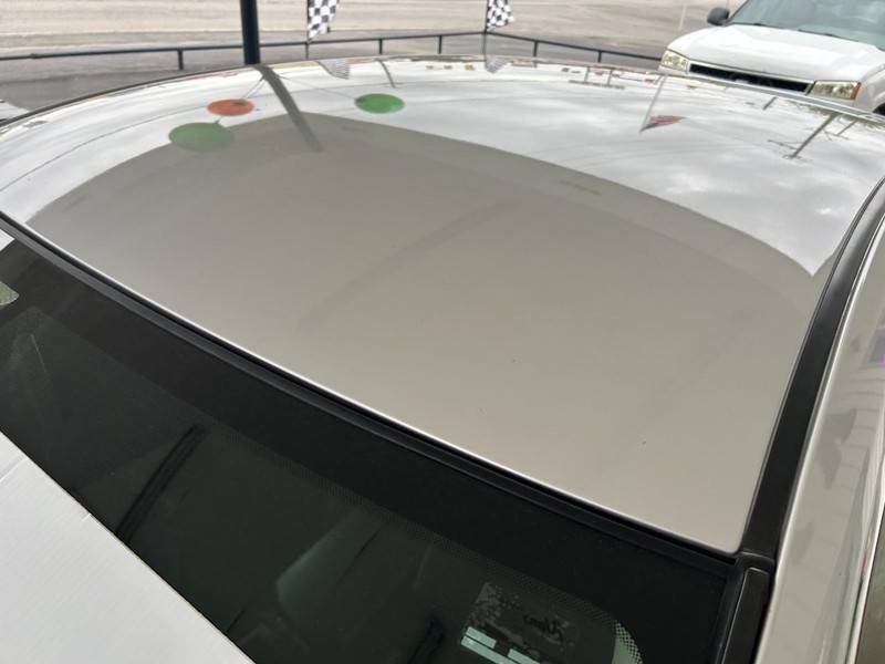 Nissan Altima Vehicle Full-screen Gallery Image 06