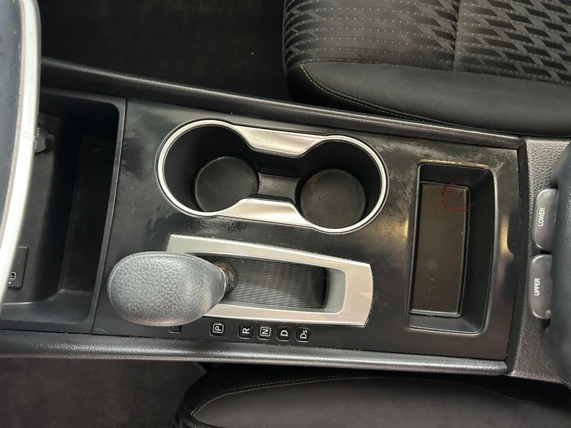 Nissan Altima Vehicle Full-screen Gallery Image 15