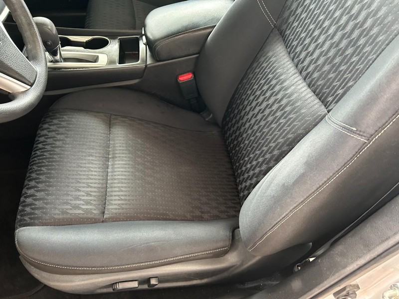 Nissan Altima Vehicle Full-screen Gallery Image 19