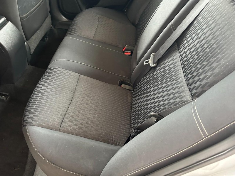 Nissan Altima Vehicle Full-screen Gallery Image 22