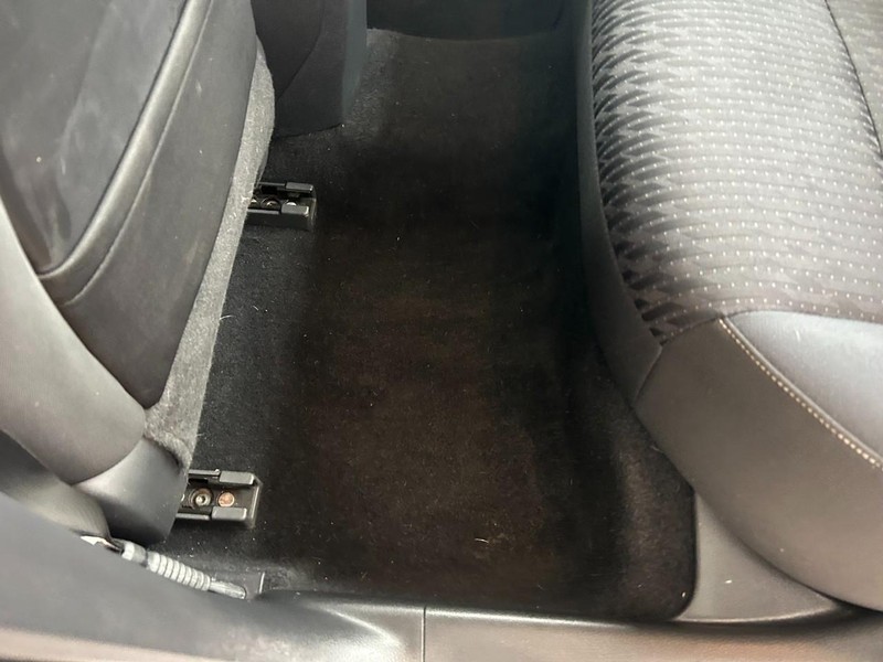 Nissan Altima Vehicle Full-screen Gallery Image 23