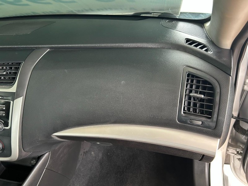 Nissan Altima Vehicle Full-screen Gallery Image 25