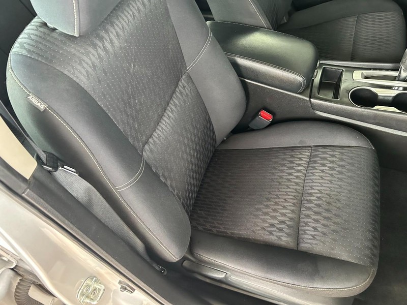 Nissan Altima Vehicle Full-screen Gallery Image 26