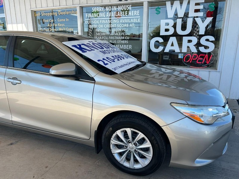 Toyota Camry Vehicle Full-screen Gallery Image 04