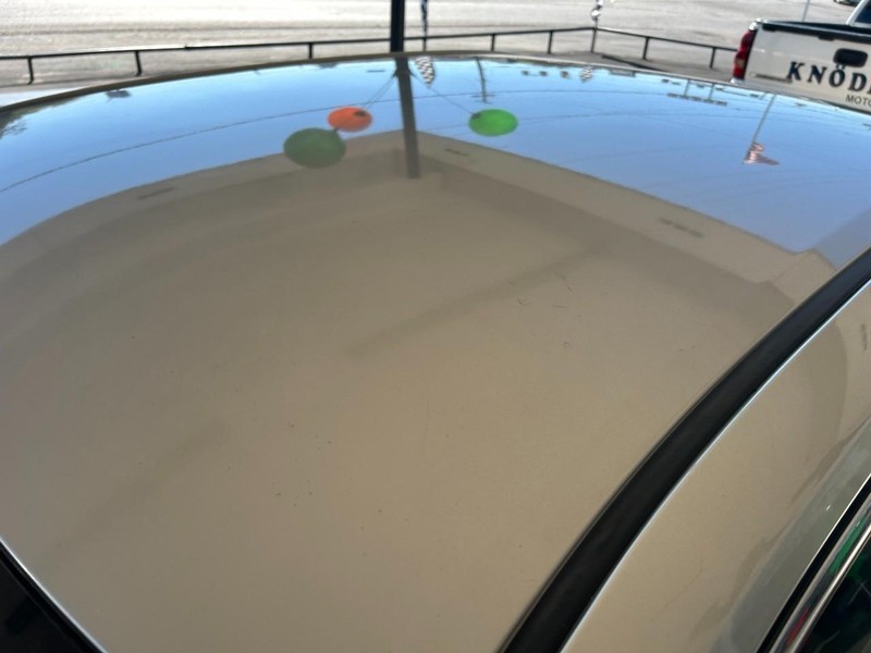 Toyota Camry Vehicle Full-screen Gallery Image 07