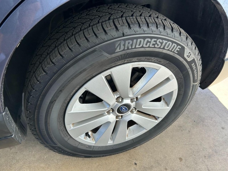 Subaru Outback Vehicle Full-screen Gallery Image 08