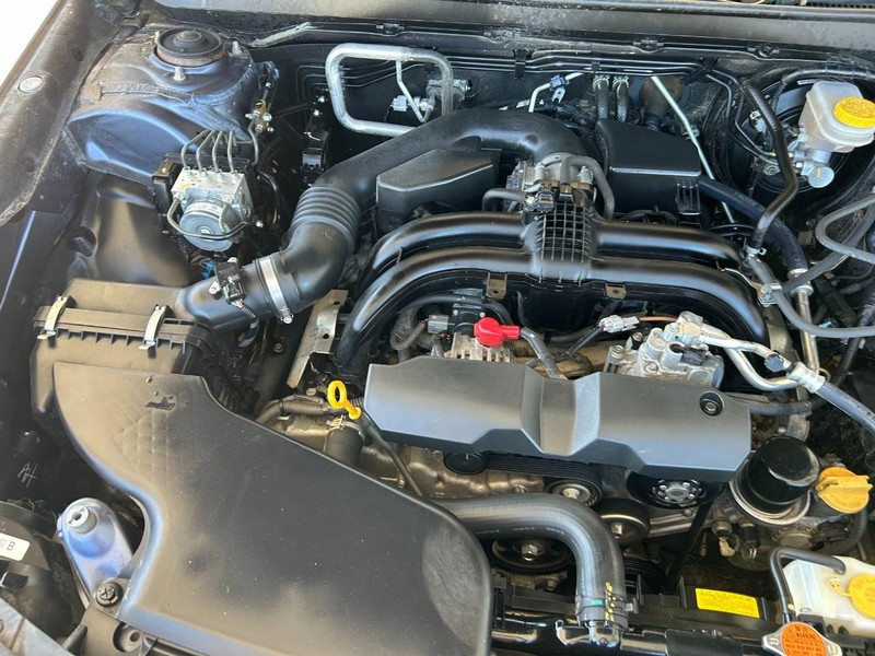 Subaru Outback Vehicle Full-screen Gallery Image 09