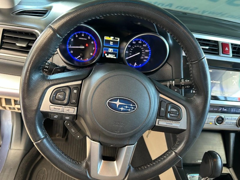 Subaru Outback Vehicle Full-screen Gallery Image 12