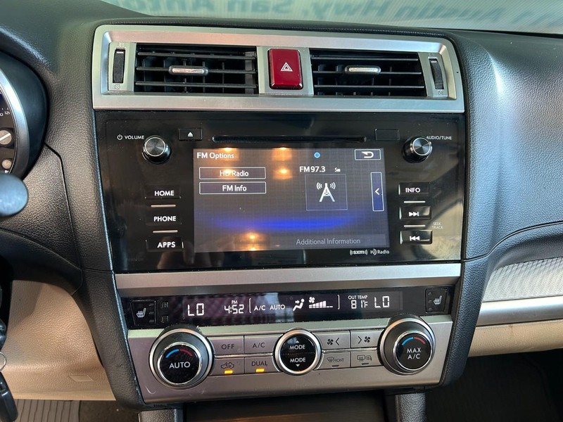 Subaru Outback Vehicle Full-screen Gallery Image 14