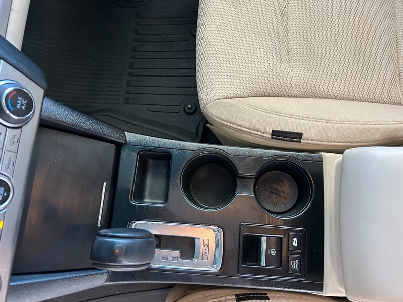 Subaru Outback Vehicle Full-screen Gallery Image 15