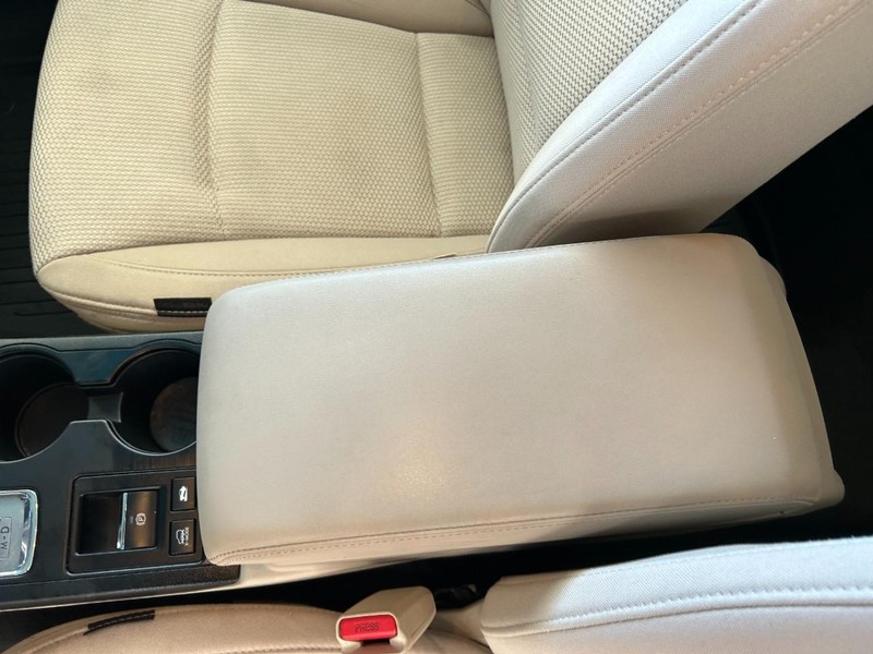 Subaru Outback Vehicle Full-screen Gallery Image 16