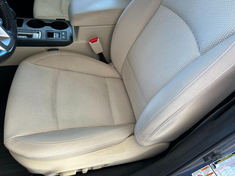 Subaru Outback Vehicle Full-screen Gallery Image 17