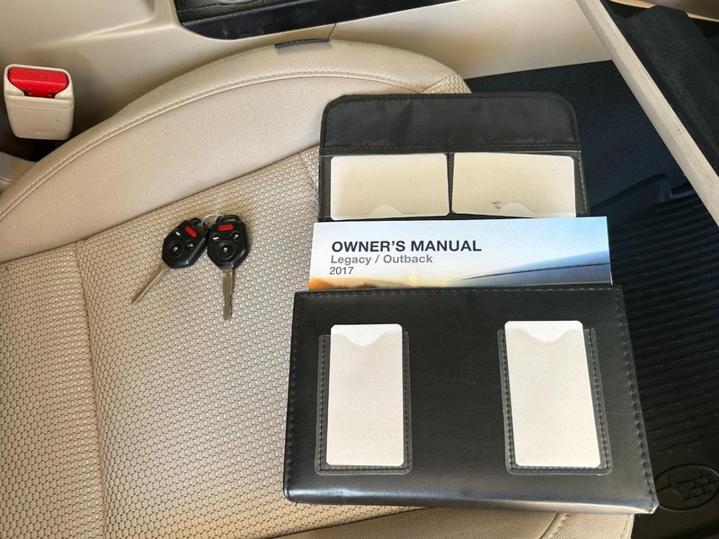 Subaru Outback Vehicle Full-screen Gallery Image 18