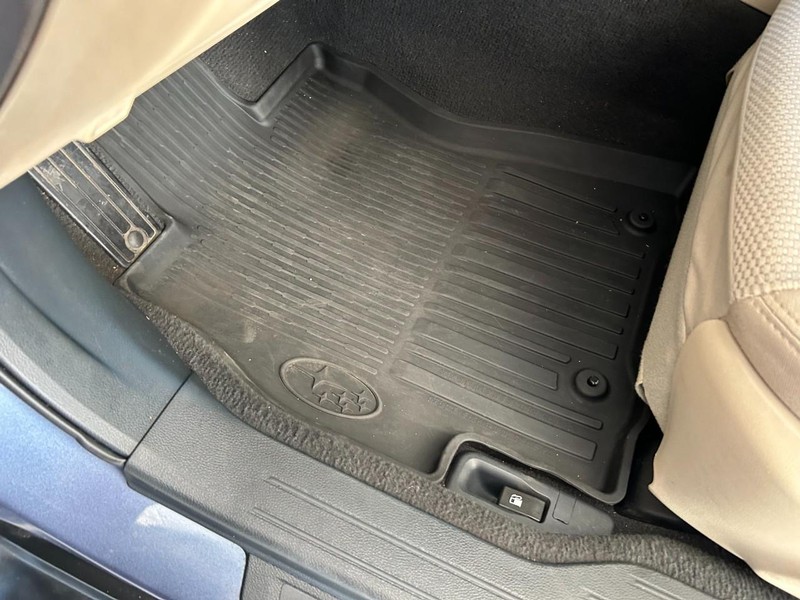 Subaru Outback Vehicle Full-screen Gallery Image 19