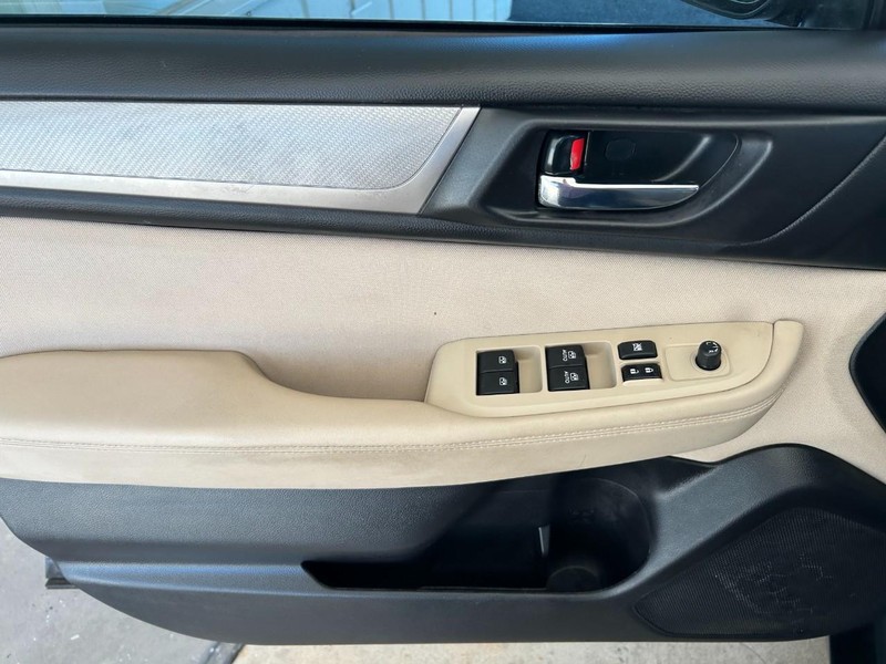 Subaru Outback Vehicle Full-screen Gallery Image 20