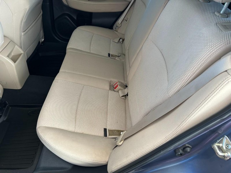 Subaru Outback Vehicle Full-screen Gallery Image 21