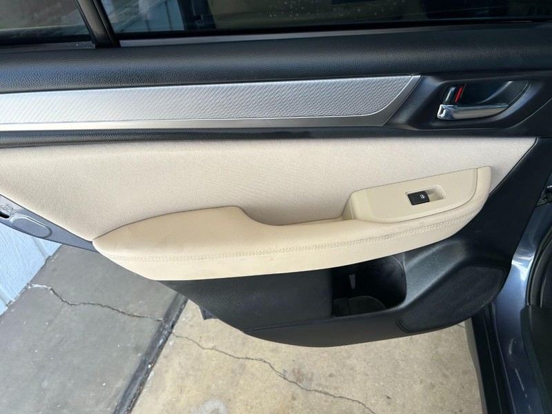 Subaru Outback Vehicle Full-screen Gallery Image 23