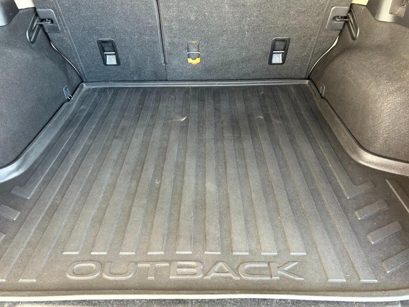 Subaru Outback Vehicle Full-screen Gallery Image 24