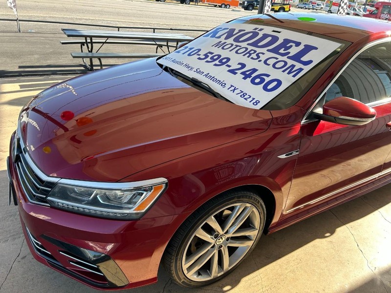 Volkswagen Passat Vehicle Full-screen Gallery Image 05