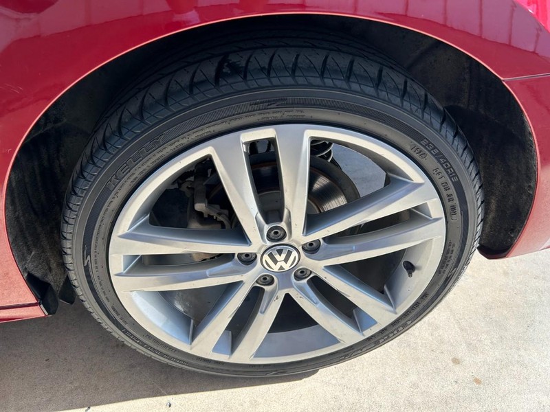 Volkswagen Passat Vehicle Full-screen Gallery Image 08