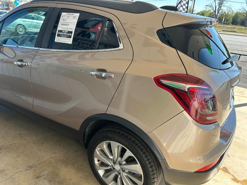 Buick Encore Vehicle Full-screen Gallery Image 06