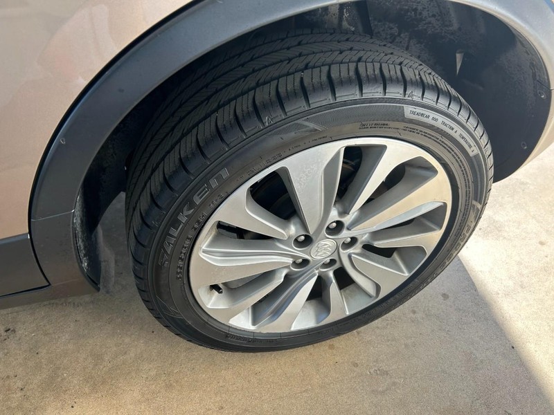 Buick Encore Vehicle Full-screen Gallery Image 08