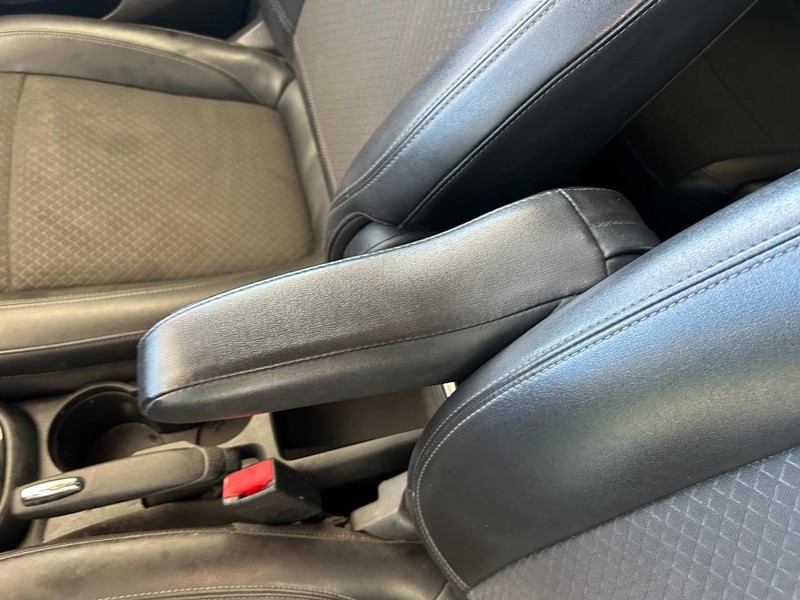 Buick Encore Vehicle Full-screen Gallery Image 16