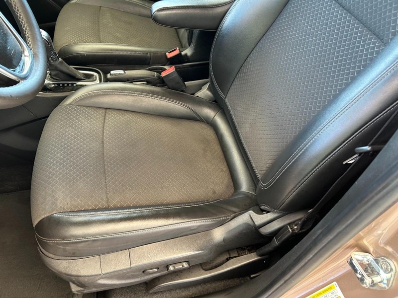 Buick Encore Vehicle Full-screen Gallery Image 17